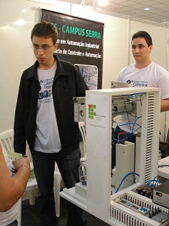 alunos apresentando projeto CLP
